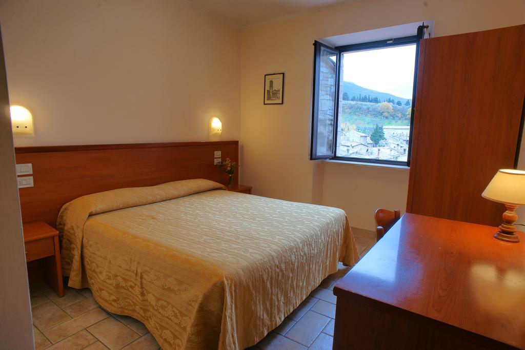 Albergo La Rocca Assisi Ruang foto