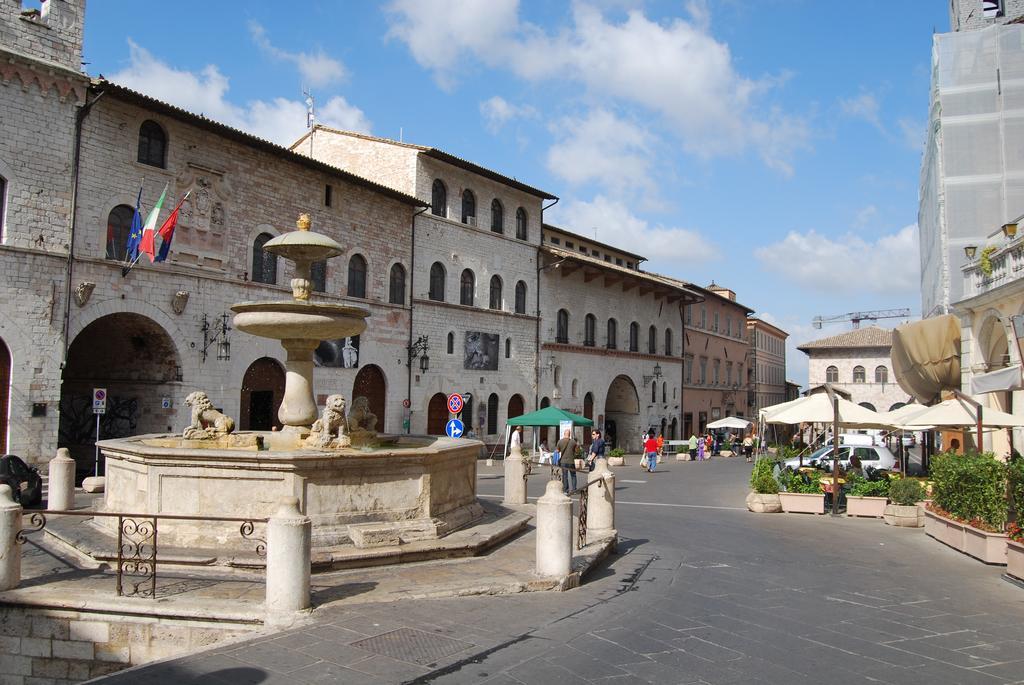 Albergo La Rocca Assisi Bagian luar foto