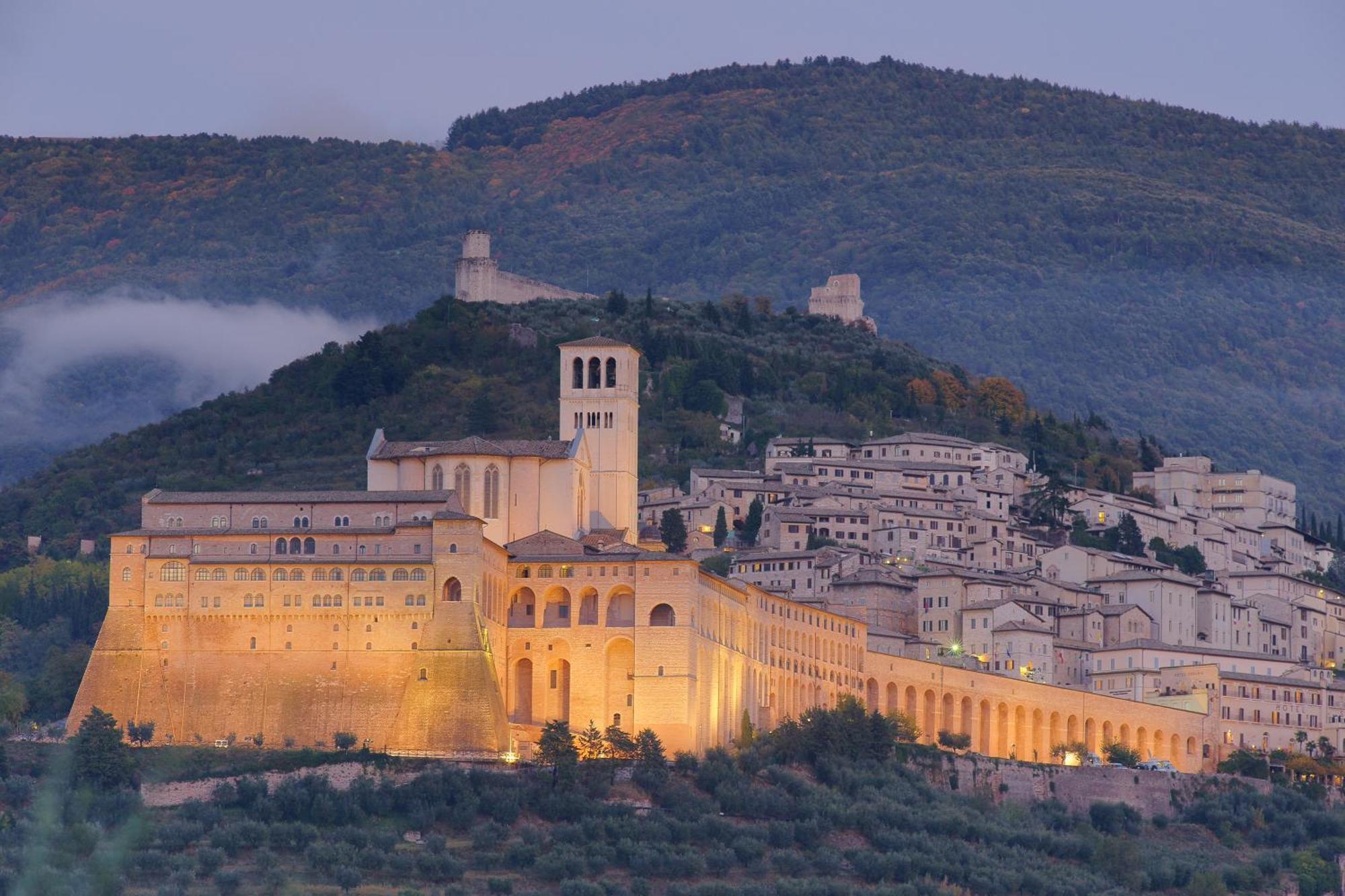 Albergo La Rocca Assisi Bagian luar foto