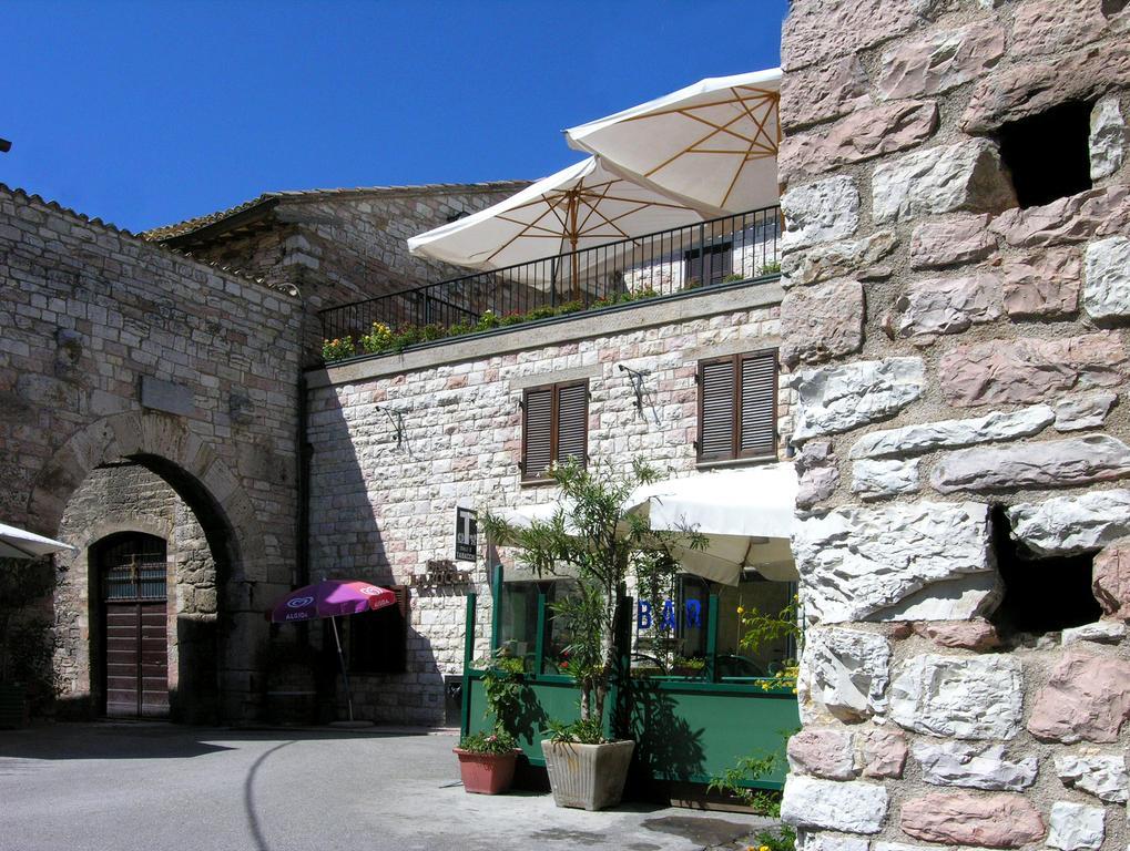 Albergo La Rocca Assisi Bagian luar foto