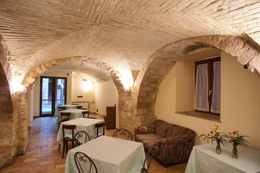 Albergo La Rocca Assisi Bagian luar foto